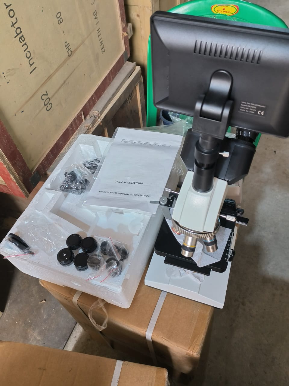 Microscope with Screen